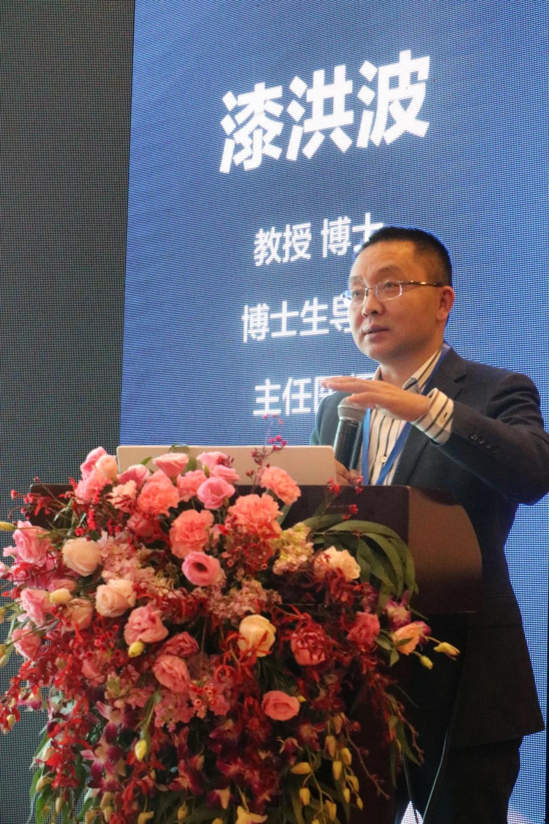 漆洪波.jpg